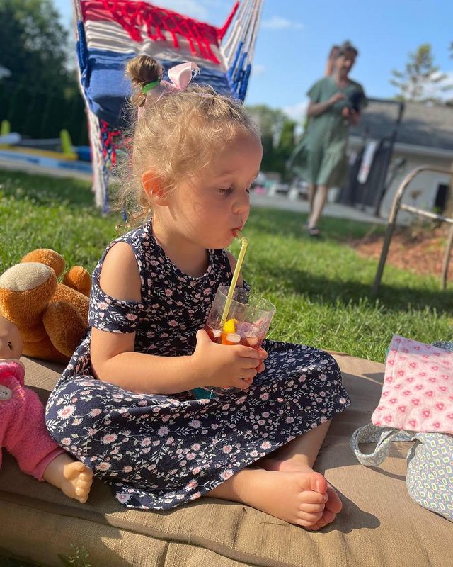 &quot;У нас была возможность вывезти&quot;. Alyosha обратилась к людям, которые не выехали с детьми из Украины